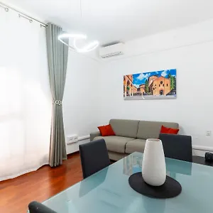 https://matildeland-appartamento-centro-storico-via-indipendenza.emilia-romagnahotels.net
